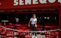 Γαλλία: Έκλεισε το εμβληματικό καφέ «Sénéquier» του Σεν-Τροπέ λόγω κορωνοϊού - Φωτογραφία 1