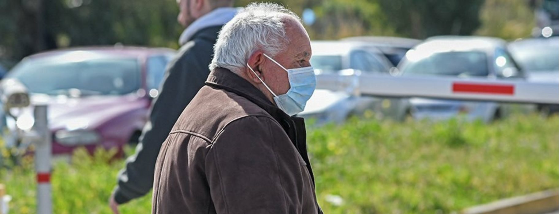 Κοροναϊός: 62χρονος με κοροναϊό έκοβε βόλτες στη Χαλκιδική – Πρόστιμο 5.000 ευρώ - Φωτογραφία 1