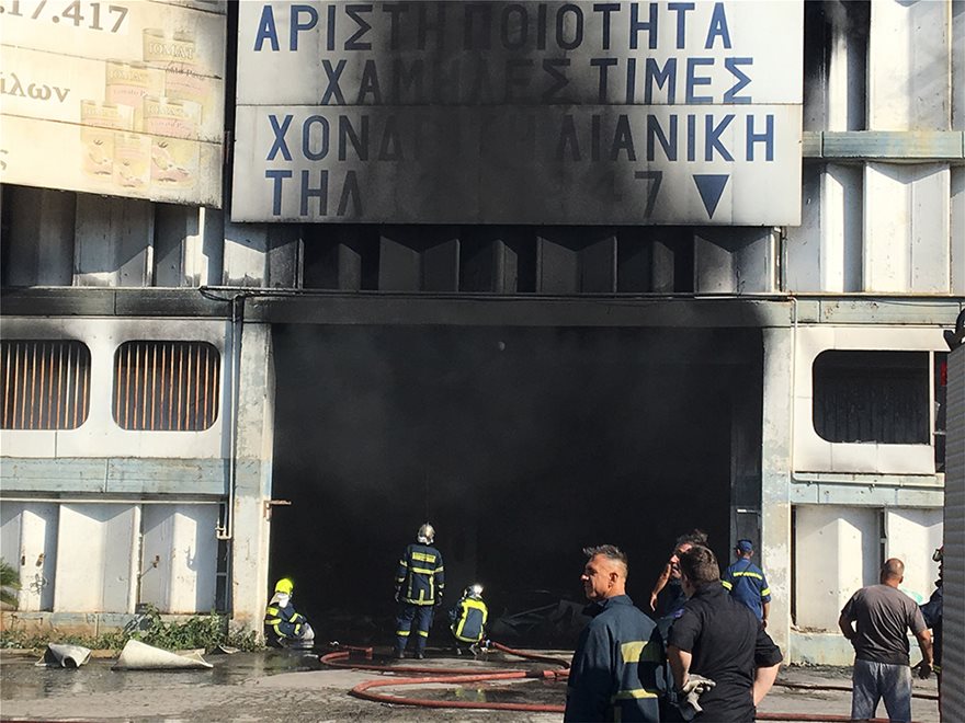 Μεγάλη φωτιά στη Μεταμόρφωση - Κλειστή η Αθηνών-Λαμίας - Φωτογραφία 13