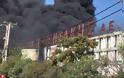 Καίει για δεύτερη μέρα η φωτιά στη Μεταμόρφωση - Κατέρρευσε μέρος του κτιρίου - Φωτογραφία 3