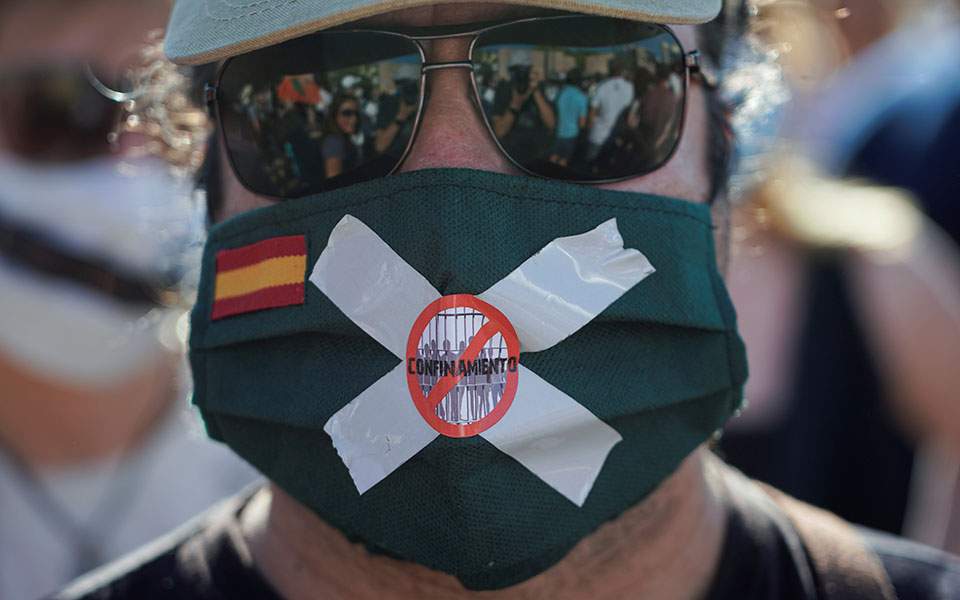 Ισπανία: Διαδήλωση κατά της υποχρεωτικής χρήσης μάσκας - Φωτογραφία 1
