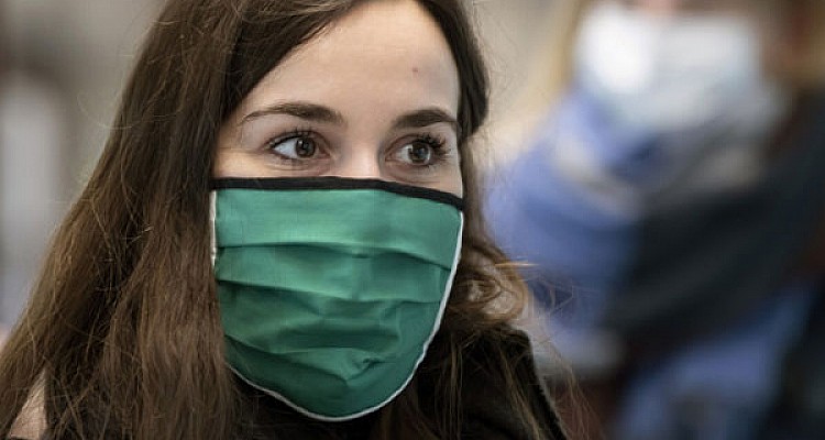 Νέα οδηγία του υπ. Υγείας: Τι δεν πρέπει να κάνουμε όταν φοράμε τη μάσκα - Φωτογραφία 1