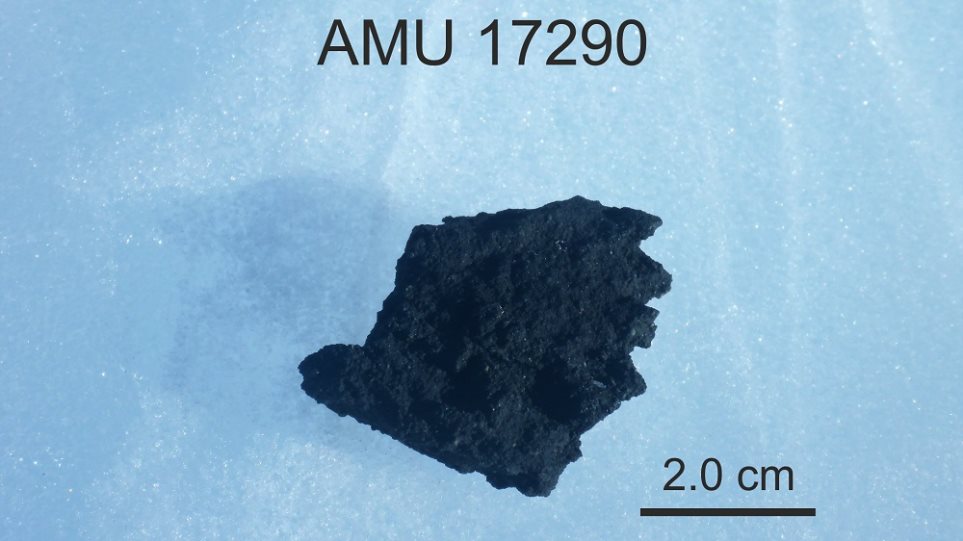 Μετεωρίτη από την Ανταρκτική έστειλε η NASA για μελέτη σε Έλληνα επιστήμονα - Φωτογραφία 1