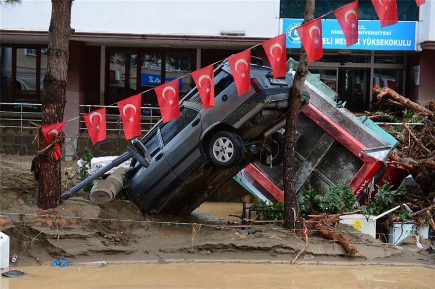 Τουρκία: Πέντε νεκροί από τις πλημμύρες - Φωτογραφία 3