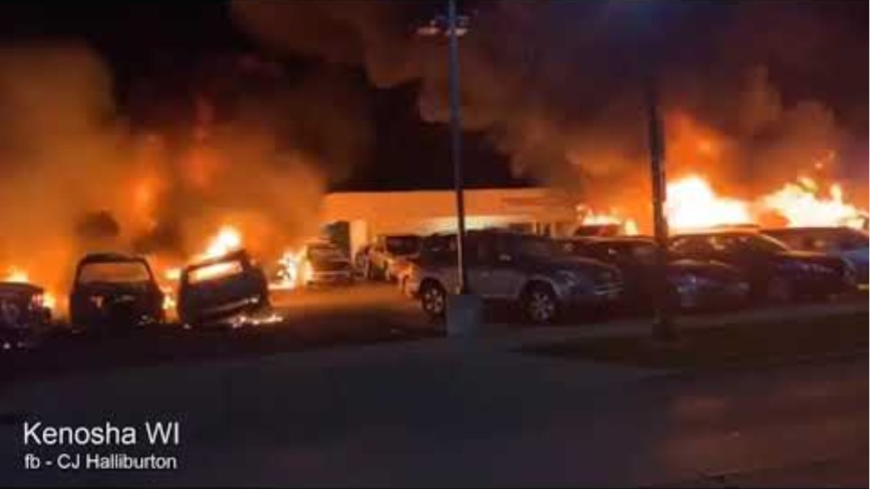 ΗΠΑ - Χαμός στο Ουισκόνσιν: Φωτιές και καταστροφές με αστυνομικούς πυροβολισμούς - Φωτογραφία 4