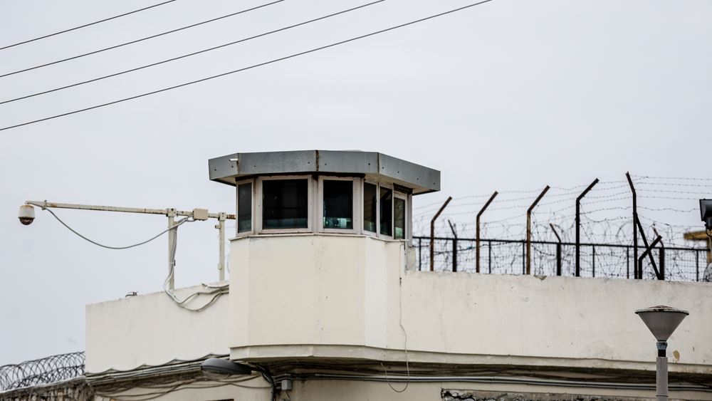 Αυτοσχέδια σουβλιά, κινητά τηλέφωνα και φορτιστές εντοπίστηκαν μεταξύ άλλων στις φυλακές Κορυδαλλού - Φωτογραφία 1