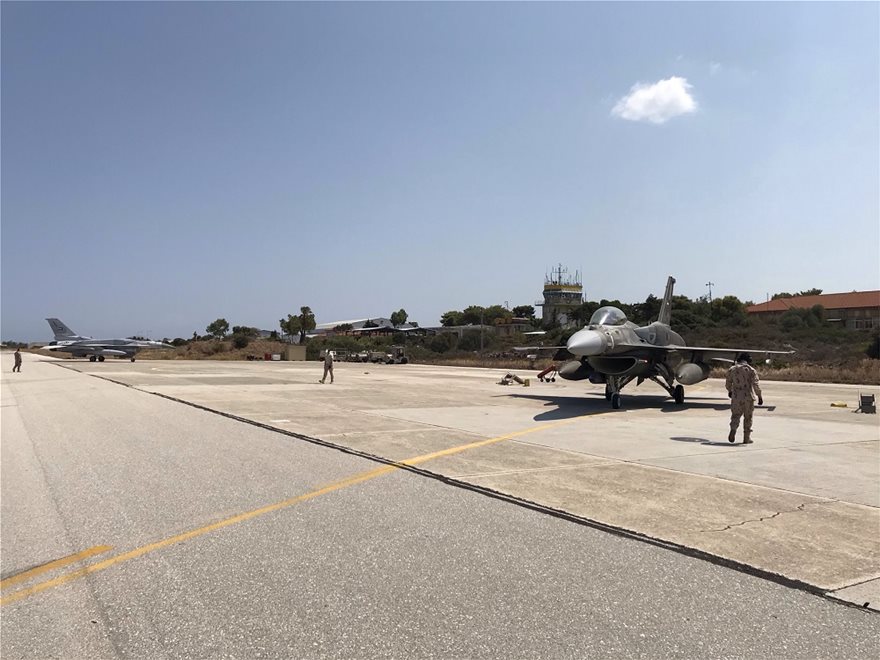 Έφτασαν στη Σούδα τα μαχητικά αεροσκάφη των Ηνωμένων Αραβικών Εμιράτων (Εικόνες) - Φωτογραφία 2