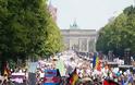 Μεγάλες διαδηλώσεις στην Ευρώπη για την... «ιατρική τυραννία»: «Ο κορωνοϊός είναι ένα μεγάλο ψέμα»!