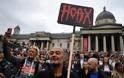 Μεγάλες διαδηλώσεις στην Ευρώπη για την... «ιατρική τυραννία»: «Ο κορωνοϊός είναι ένα μεγάλο ψέμα»! - Φωτογραφία 10