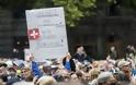 Μεγάλες διαδηλώσεις στην Ευρώπη για την... «ιατρική τυραννία»: «Ο κορωνοϊός είναι ένα μεγάλο ψέμα»! - Φωτογραφία 7