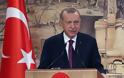 Προκλητικός ξανά ο Ερντογάν: «Δεν σκύβουμε το κεφάλι σε απειλές στην Ανατολική Μεσόγειο»