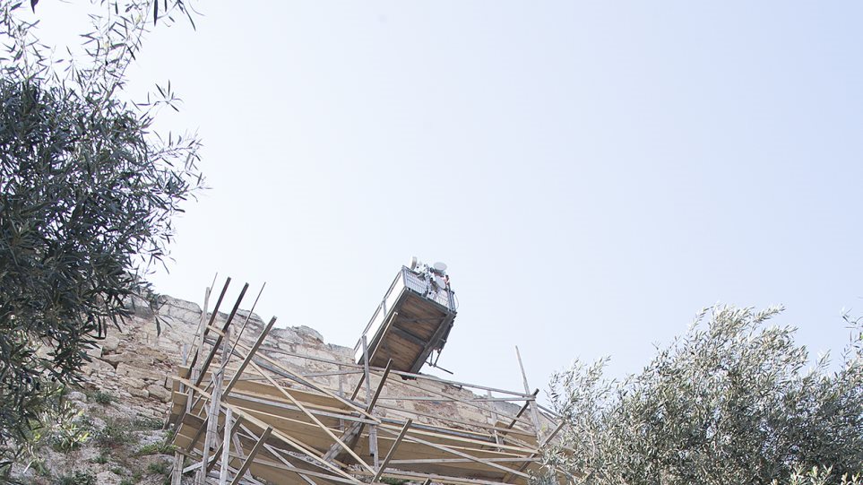 Θύμα του κορωνοϊού έπεσε και ο νέος ανελκυστήρας της Ακρόπολης - Φωτογραφία 1