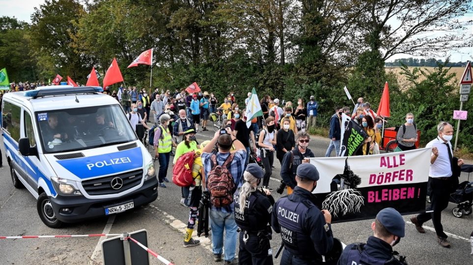 Γερμανία: Yποχρεωτική χρήση μάσκας και στις διαδηλώσεις - Φωτογραφία 1
