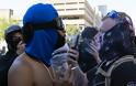 ΗΠΑ: Διαδηλωτές κατά του ρατσισμού συνεπλάκησαν με ενόπλους υποστηρικτές της αστυνομίας - Φωτογραφία 1