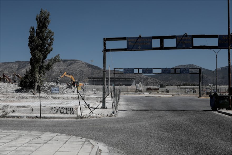 Ελληνικό: Οι μπουλντόζες κατεδάφισαν τα κτήρια στην είσοδο του παλαιού Δυτικού Αεροδρομίου - Φωτογραφία 5