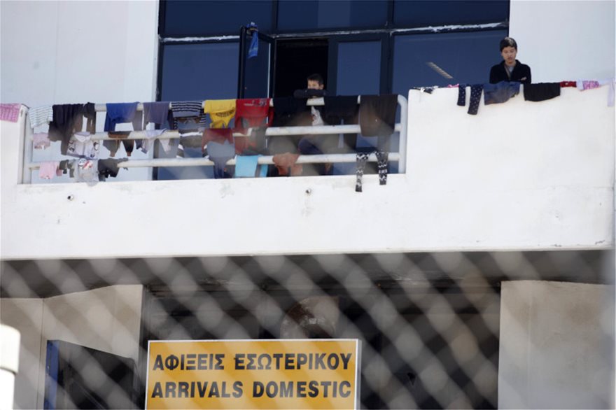 Ελληνικό: Οι μπουλντόζες κατεδάφισαν τα κτήρια στην είσοδο του παλαιού Δυτικού Αεροδρομίου - Φωτογραφία 8