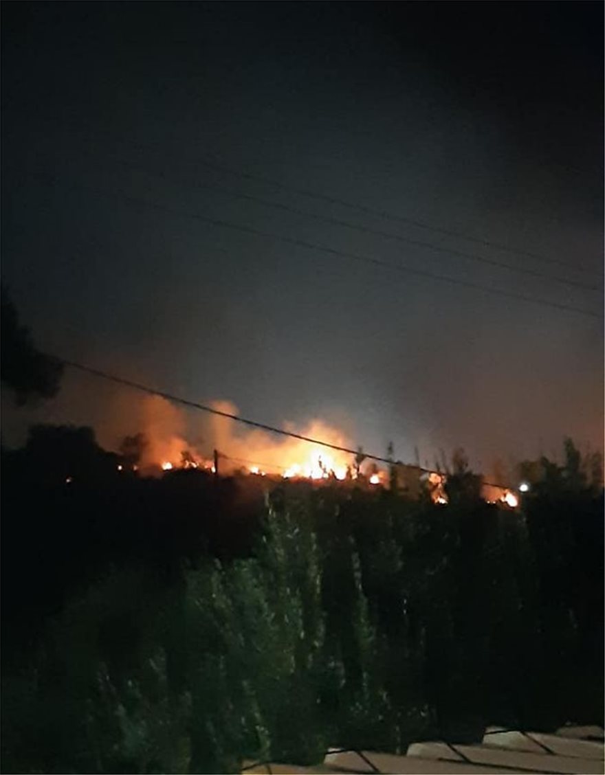 Πύρινη κόλαση στη Λέσβο: Στις φλόγες το ΚΥΤ της Μόριας - Στο δρόμο 12.000 μετανάστες - Φωτογραφία 5