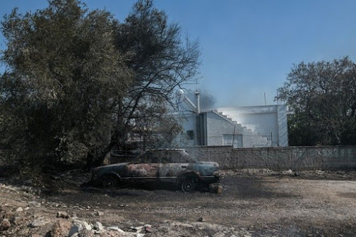 Μαίνεται η φωτιά στην Κερατέα - Εκκενώνονται οικισμοί - Καίγονται σπίτια, πνίγεται στους καπνούς η περιοχή - Φωτογραφία 2