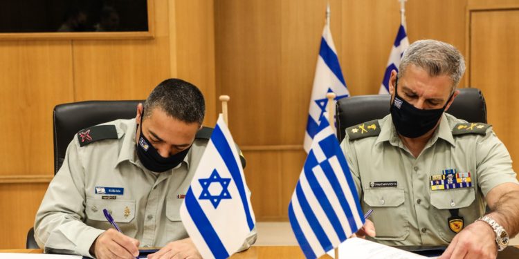 «Έπεσαν» οι υπογραφές για τη στρατιωτική συνεργασία Ελλάδας- Ισραήλ - Φωτογραφία 1