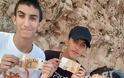 Λιβύη: «Ψάρεψαν» μπουκάλι με 100 ευρώ – τάμα προς τον Πανορμίτη - Φωτογραφία 3