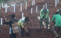 Ινδονησία: Όσοι δεν φορούν μάσκες θα σκάβουν τάφους για θύματα της πανδημίας - Φωτογραφία 1