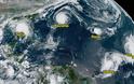 Πέντε κυκλώνες τρομάζουν τις ΗΠΑ - Η Σάλι φτάνει ανέμους 150 χλμ/ώρα - Φωτογραφία 1