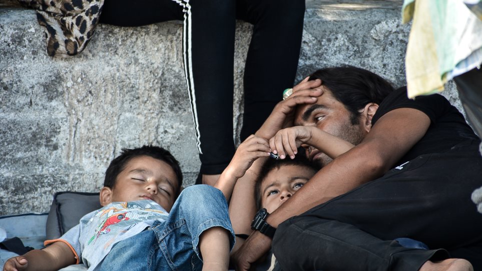 «Bild»: Η Ελλάδα δεν θέλει να αφήσει τους πρόσφυγες να φύγουν - Φωτογραφία 1