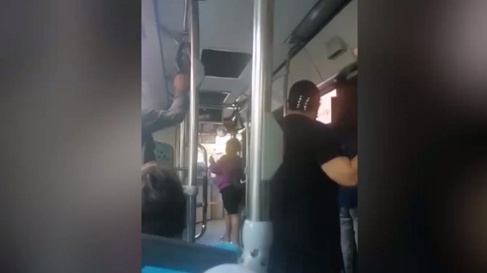 Σοκαρισμένες οι δύο γυναίκες-θύματα λεκτικής επίθεσης από οδηγό λεωφορείου: «Έβριζε, ήταν σε έξαλλη κατάσταση» - Φωτογραφία 1