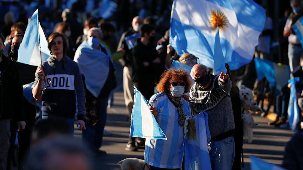 Αργεντινή: Ρεκόρ ημερήσιων θανάτων και διαδηλώσεις κατά των μέτρων προστασίας - Φωτογραφία 1
