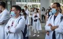 Κορυφαίος λοιμωξιολόγος: Η πανδημία κανονικά ξεκινά τώρα