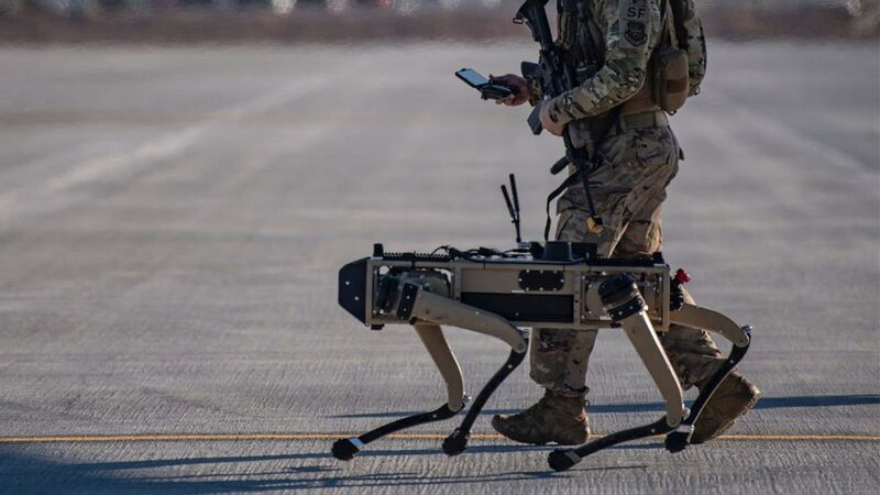 Σκύλοι-ρομπότ στην προστασία των αεροπορικών βάσεων των ΗΠΑ - Φωτογραφία 1