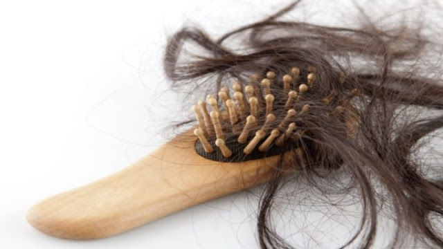 Χάνετε περισσότερα μαλλιά εν μέσω πανδημίας από ό,τι συνήθως; - Φωτογραφία 1