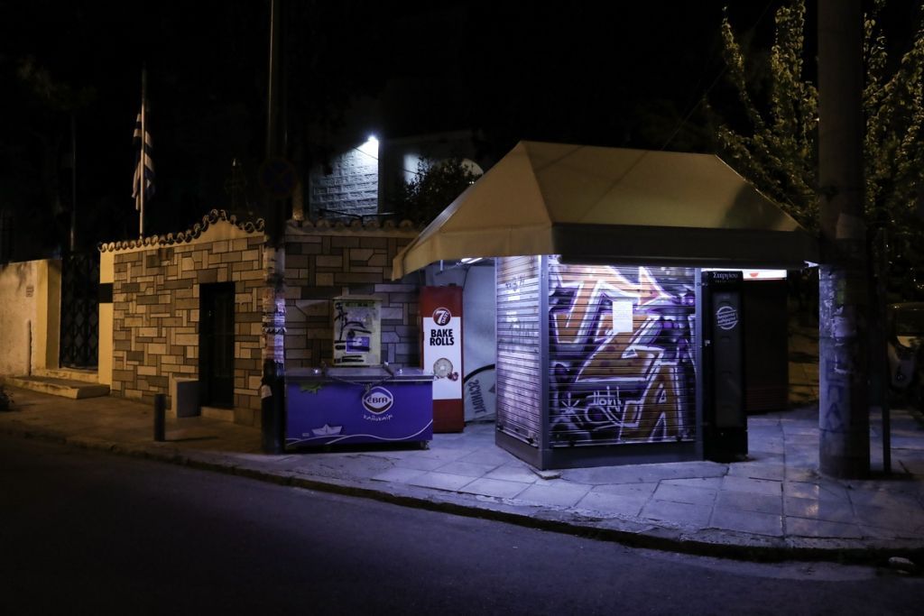 Κοροναϊός : Το σχέδιο της κυβέρνησης για να μπει «φρένο» στη διασπορά – «Λουκέτο» σε περίπτερα, κάβες και μίνι μάρκετ - Φωτογραφία 1