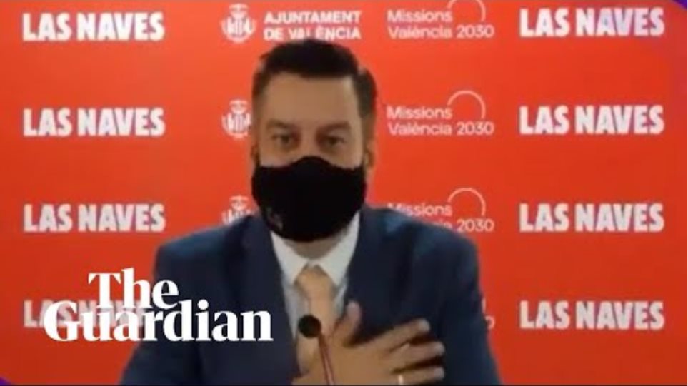 Ισπανία: Αντιδήμαρχος κρύφτηκε πίσω από τη μάσκα για να μιλήσει Αγγλικά που δεν γνώριζε - Φωτογραφία 2