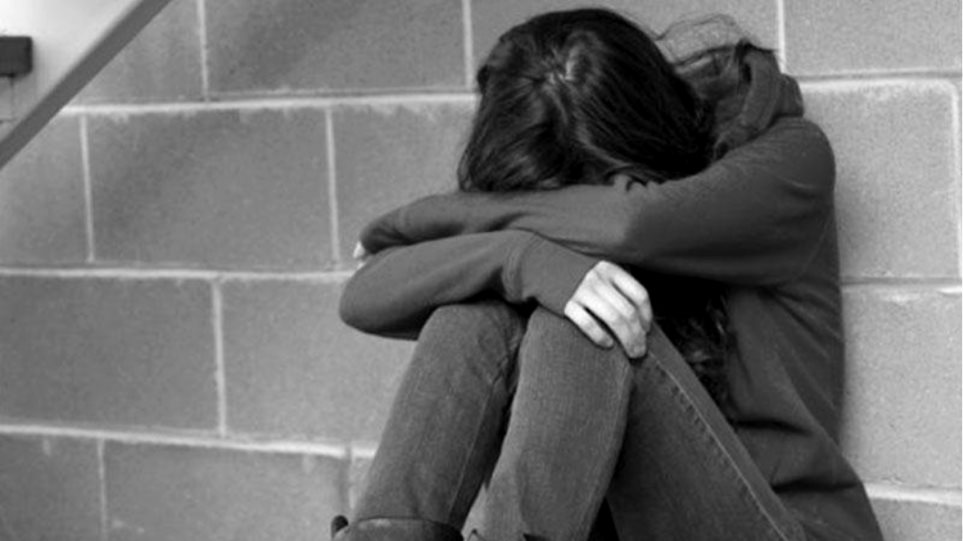 Γιαννιτσά: Ρήξη σπονδύλου υπέστη η 13χρονη που έπεσε θύμα ξυλοδαρμού από μαθήτριες - Φωτογραφία 1