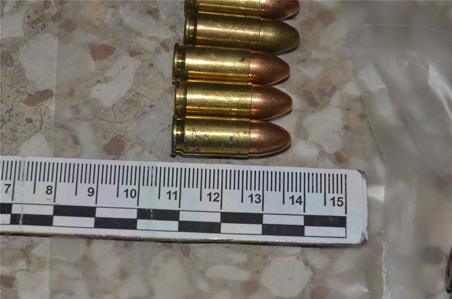 Γιάφκα στο Κουκάκι: Ετοίμαζαν βόμβα με 11 κιλά εκρηκτικών σε δοχείο με ελιές - Φωτογραφία 4