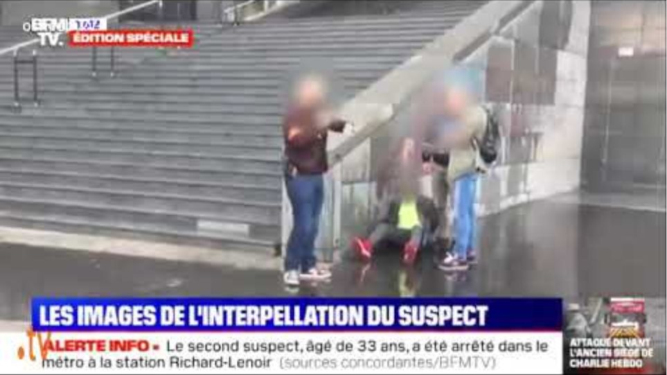 Γαλλία: Για «τρομοκρατία» κατηγορείται ο Πακιστανός που επιτέθηκε με μπαλτά - Φωτογραφία 2