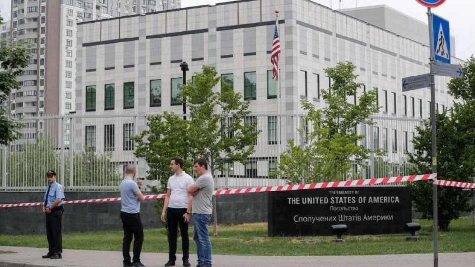 Υπάλληλος της πρεσβείας των ΗΠΑ ξυλοκοπήθηκε μέχρι θανάτου στο Κίεβο - Φωτογραφία 1