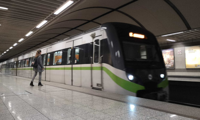 Κορονοϊός: Θετικός στον κορονοϊό υπάλληλος του μετρό στην Αθήνα - Φωτογραφία 1
