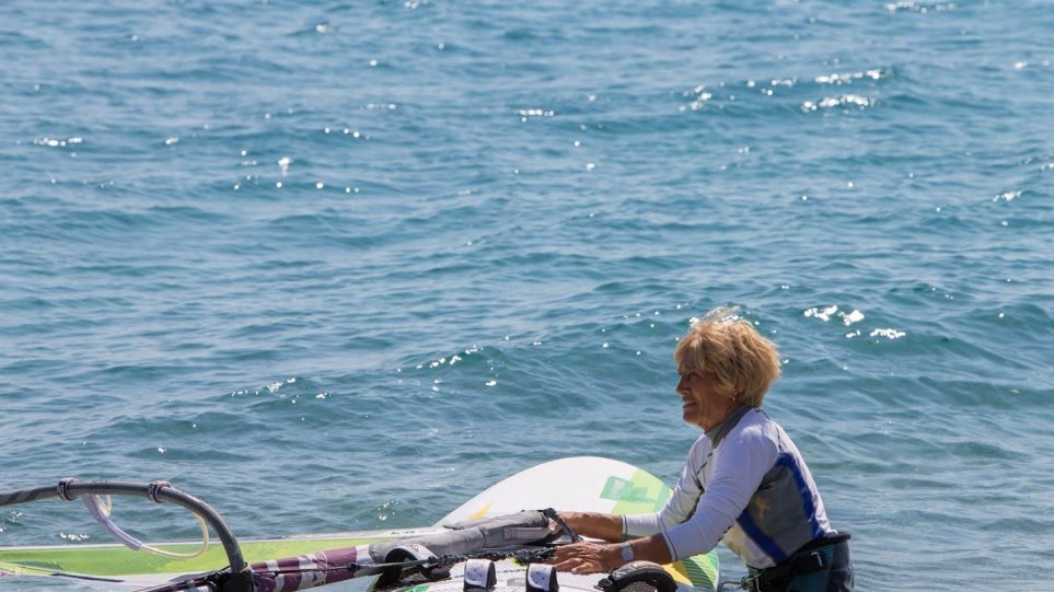 Η γηραιότερη windsurfer είναι 82 ετών, από την Κεφαλονιά και μπήκε στο Γκίνες! - Φωτογραφία 1