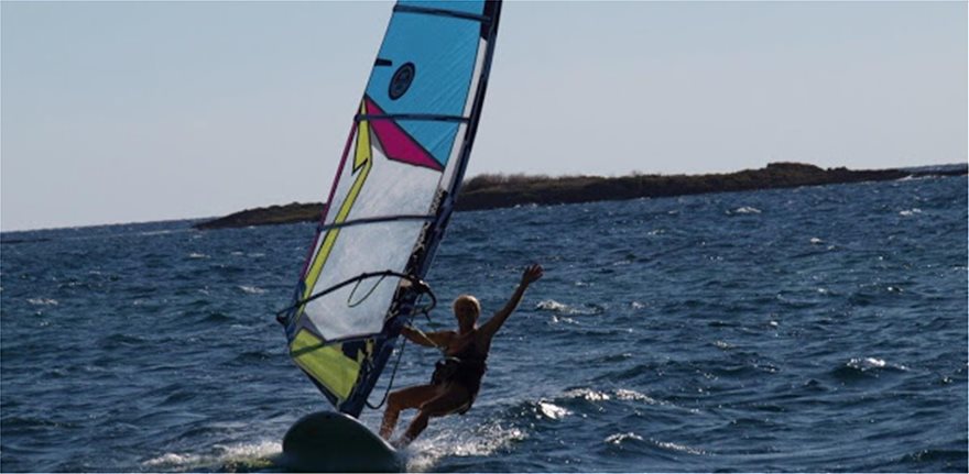 Η γηραιότερη windsurfer είναι 82 ετών, από την Κεφαλονιά και μπήκε στο Γκίνες! - Φωτογραφία 2