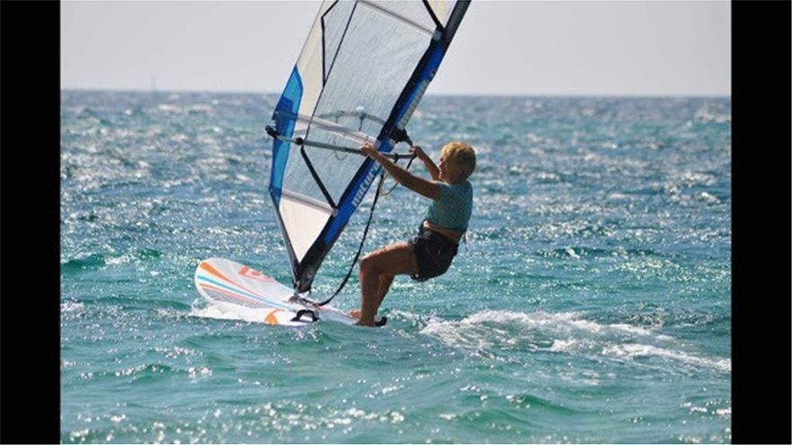 Η γηραιότερη windsurfer είναι 82 ετών, από την Κεφαλονιά και μπήκε στο Γκίνες! - Φωτογραφία 3