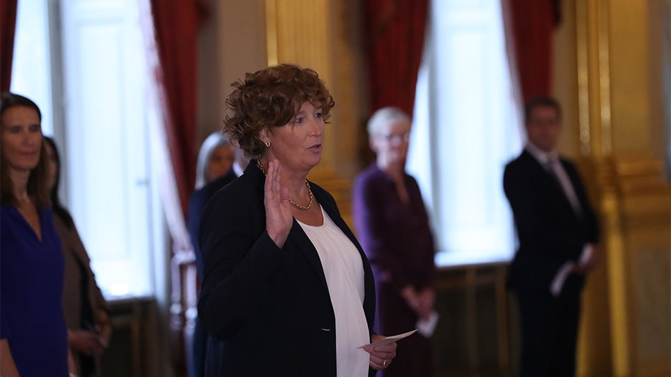Βέλγιο: Η τρανσέξουαλ Πέτρα ντε Σούτερ διορίστηκε αναπληρώτρια πρωθυπουργός - Φωτογραφία 1