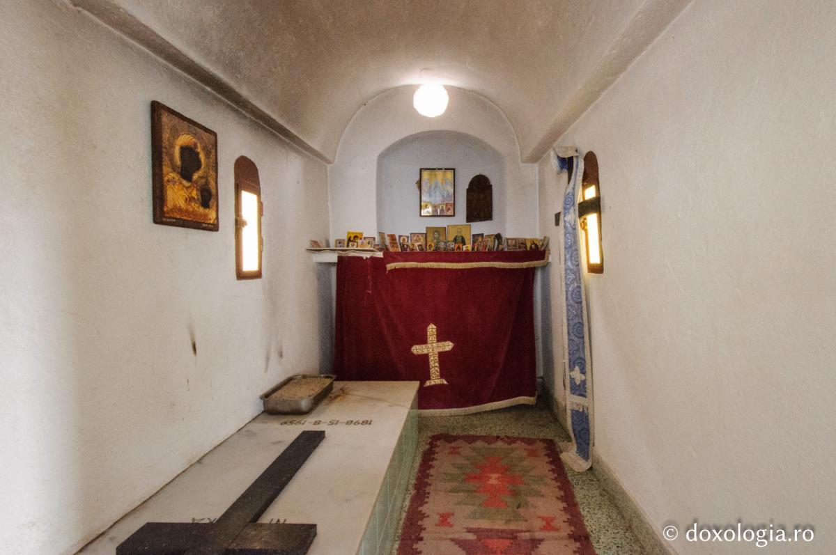 Ο τάφος του Οσίου Γέροντος Ιωσήφ του Ησυχαστού στο Άγιον Όρος (φωτογραφίες) - Φωτογραφία 7