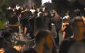 Βραδιά απόλυτου συνωστισμού στις πλατείες της Αθήνας