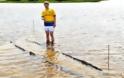 12χρονο αγόρι βρίσκει το Longboat 4.000 ετών, ενώ κολυμπά στη λίμνη πίσω από το σπίτι του