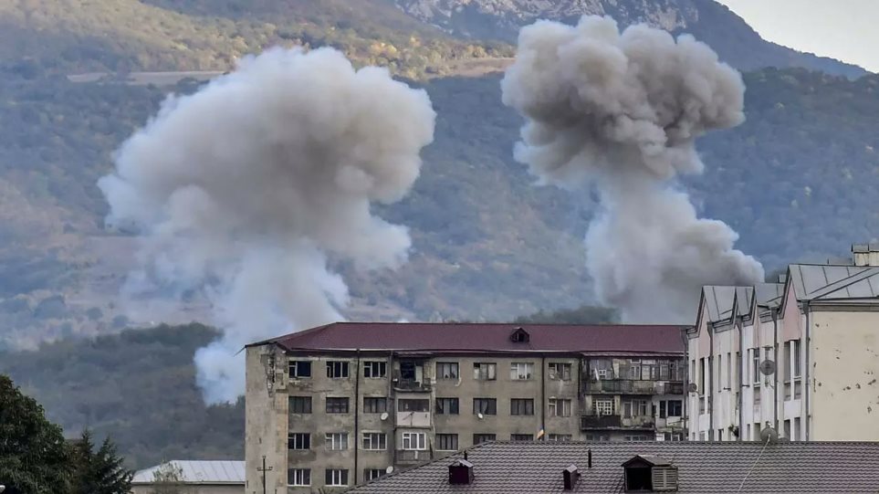 Αζερμπαϊτζάν: Βομβαρδίζει το Ναγκόρνο Καραμπάχ λίγο πριν την εκεχειρία - Φωτογραφία 1