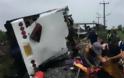 Τρομακτικό δυστύχημα στην Ταϊλάνδη: Λεωφορείο συγκρούστηκε με τρένο - Τουλάχιστον 17 νεκροί - Φωτογραφία 3