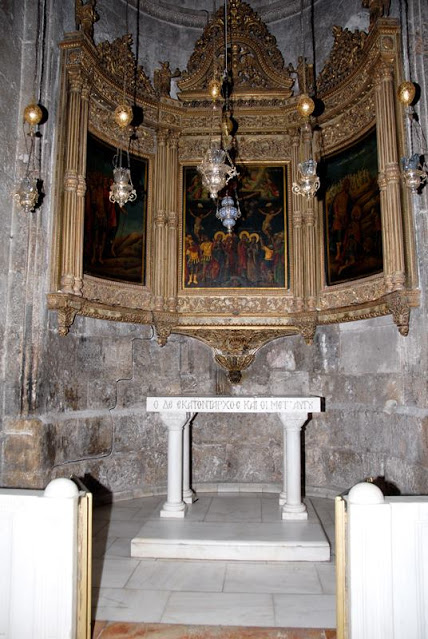 Το παρεκκλήσι του Αγίου Λογγίνου του Εκατόνταρχου, μέσα στον Πανίερο Ναό της Αναστάσεως - Φωτογραφία 1