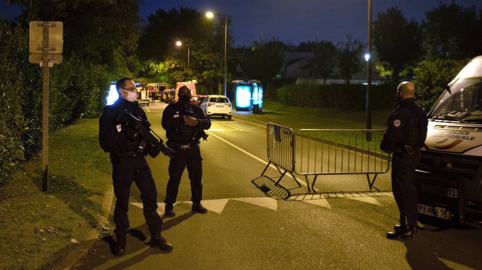 Γαλλία: Επιβεβαιώθηκε η ταυτότητα του ισλαμιστική δράστη της δολοφονίας του καθηγητή - Φωτογραφία 1